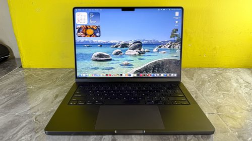 Apple MacBook Pro 16-inch (M5 Max)